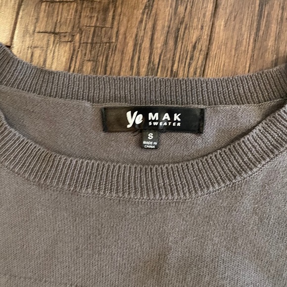 Cat Sweater - Picture 3 of 7